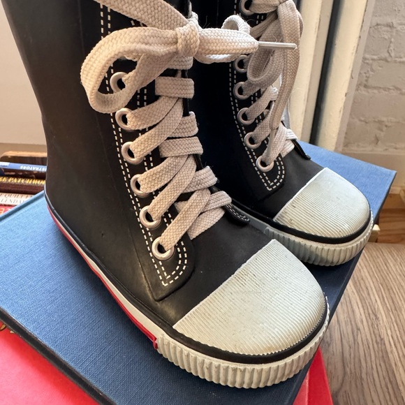 Toddler Converse high top style rainboots size 9 - Picture 4 of 6